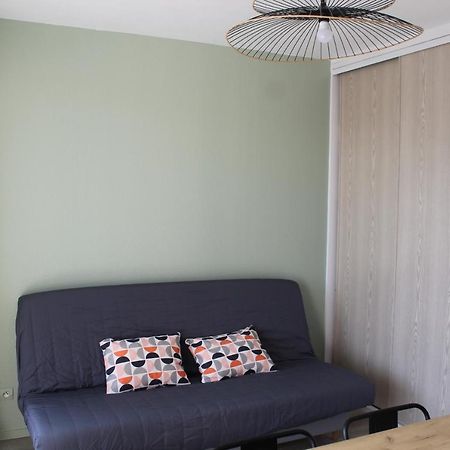 Studio Avec Parking Proche Plage Et Centre Apartment Royan Exterior photo
