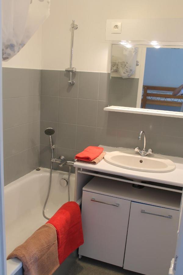 Studio Avec Parking Proche Plage Et Centre Apartment Royan Exterior photo